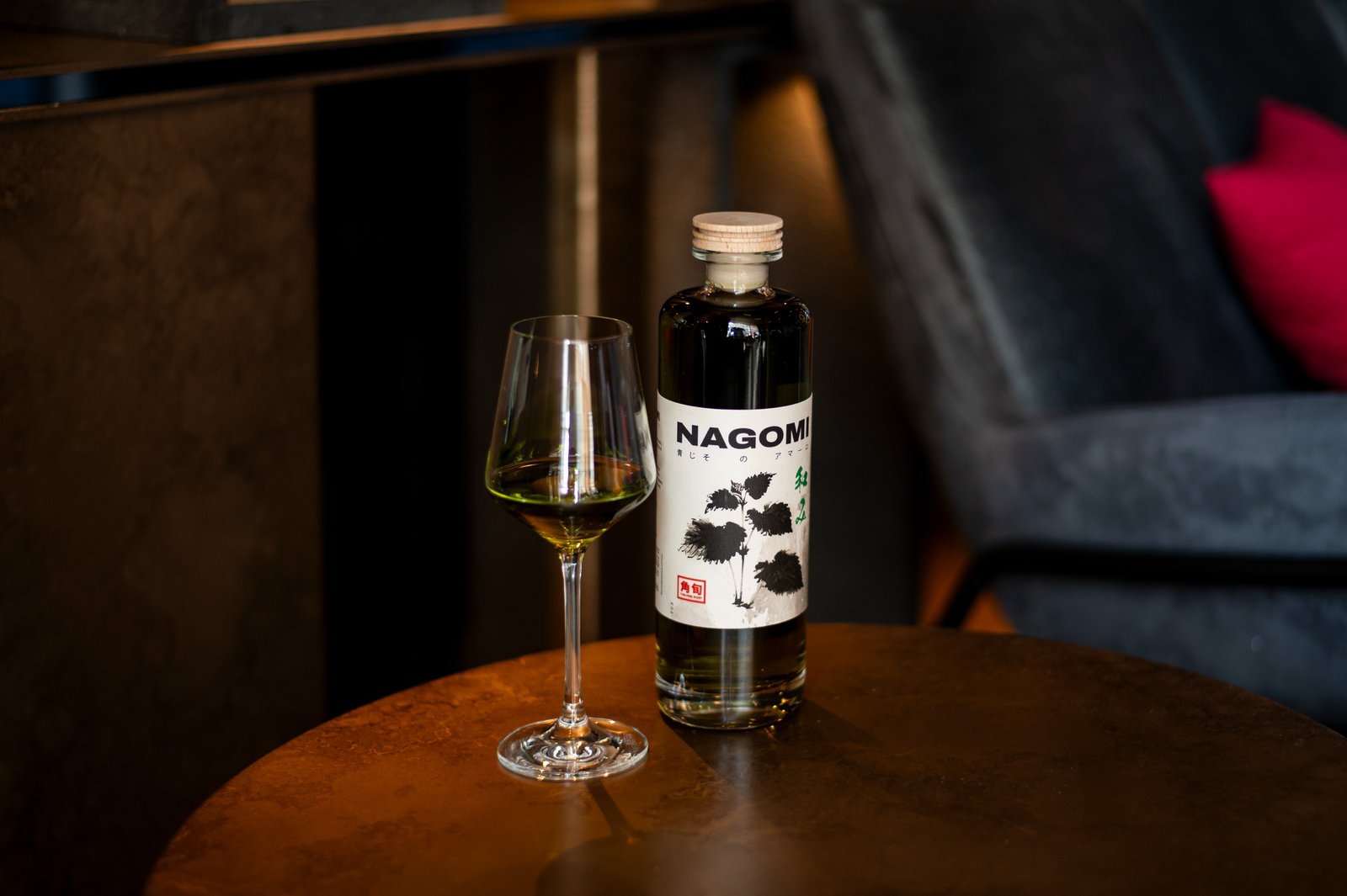NAGOMI amaro di shiso TSUNO POP, scatto prodotto botanica shiso verde e dattero
